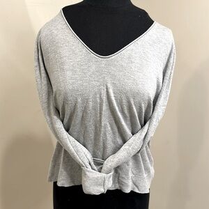 🔥Contemporaine exclusive, Simon’s 🌸END OF SEASON PRICE🌸 grey v neck size XL